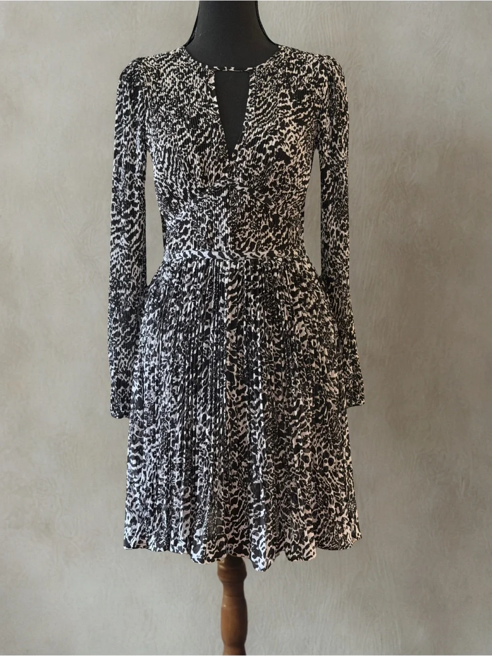 Michael Kors Black & White Long-Sleeve Pleated Keyhole Dress